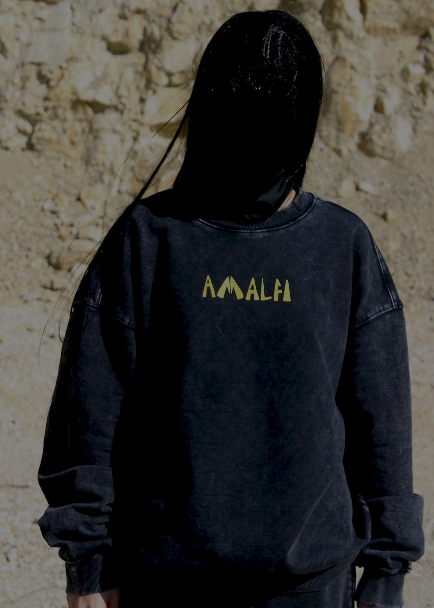 AMALFI WASHED BLACK SWEATER