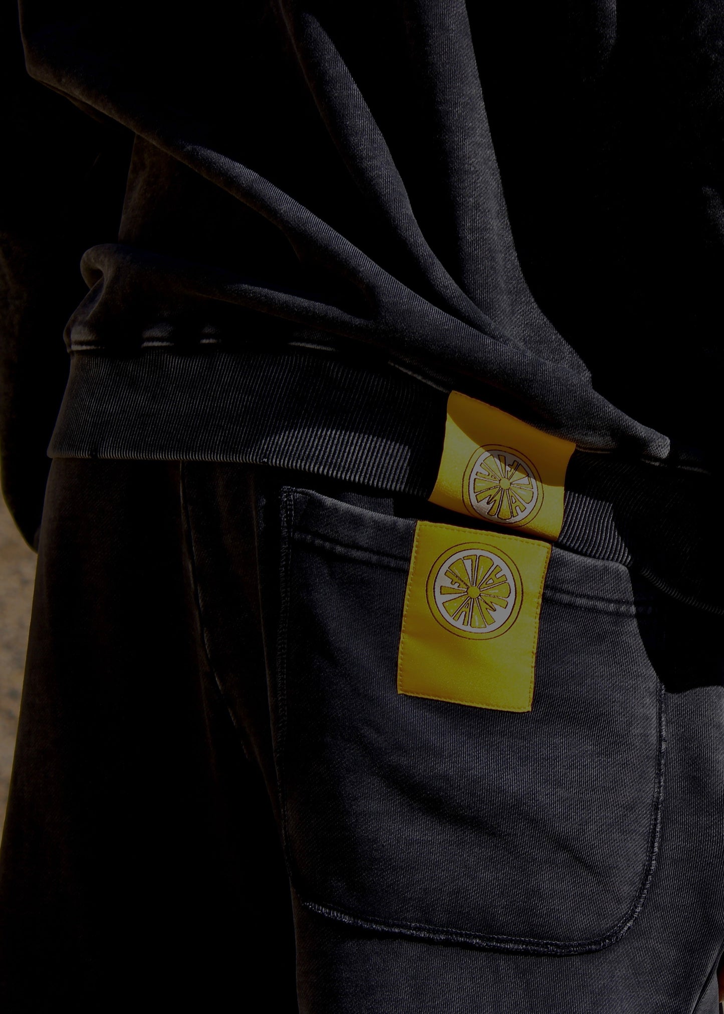 AMALFI WASHED BLACK SWEATER